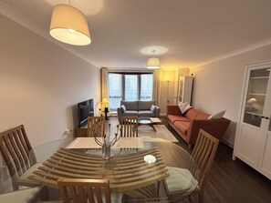 Living area - Spacious Apartment on a quiet street 1 min from Smithfield Square. (Dublin 7)