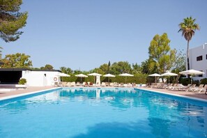 Seasonal outdoor pool - APARTAMENTOS CLUB CALA AZUL  (Santa Eulalia del Rio)