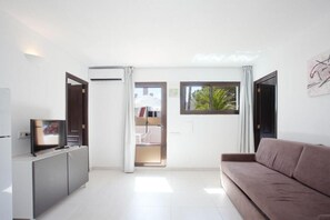 Living area - APARTAMENTOS CLUB CALA AZUL  (Santa Eulalia del Rio)