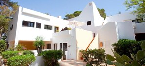 Exterior - APARTAMENTOS CLUB CALA AZUL  (Santa Eulalia del Rio)