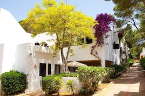 Exterior - APARTAMENTOS CLUB CALA AZUL (Santa Eulalia del Rio)