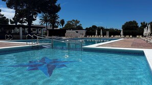 Pool - APARTAMENTOS CLUB CALA AZUL (Santa Eulalia del Rio)
