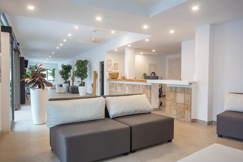 APARTAMENTOS CLUB CALA AZUL 