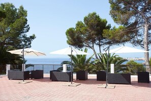 Snack bar - APARTAMENTOS CLUB CALA AZUL  (Santa Eulalia del Rio)