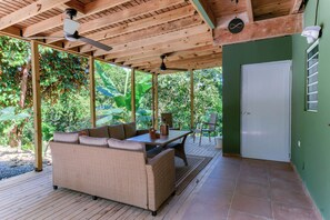 Outdoor dining - House in tranquil Lares Countryside, 3 acres of Privacy and Outdoor Space (Lares)
