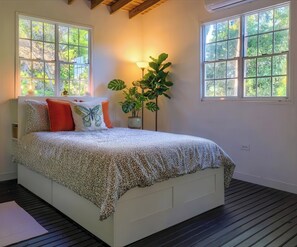 3 bedrooms, iron/ironing board, free WiFi, bed sheets - House in tranquil Lares Countryside, 3 acres of Privacy and Outdoor Space (Lares)