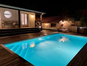 Outdoor pool, a heated pool - Villa Paloma 4* In the heart of the Bassin d'Arcachon. Modern villa, heated pool (La Teste-de-Buch)