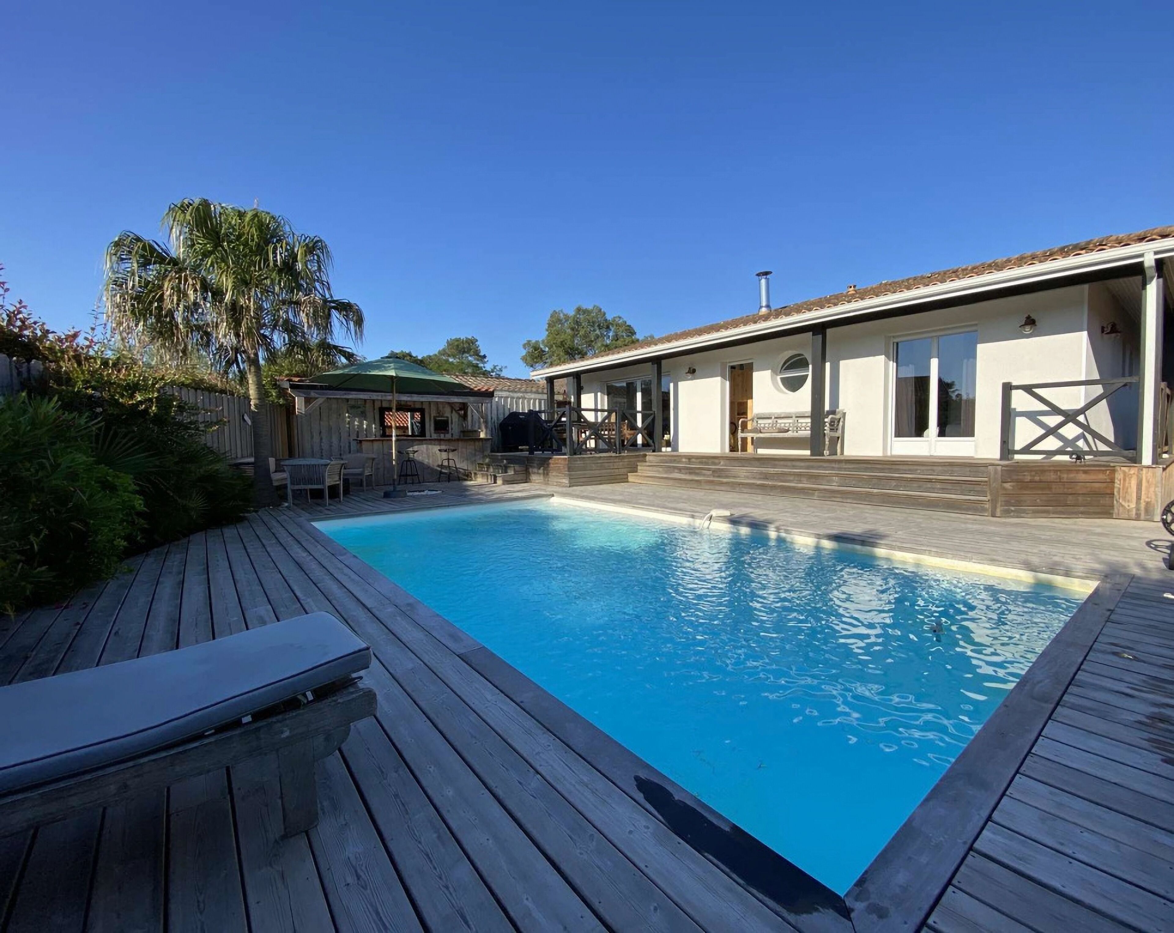 Alberca al aire libre y alberca climatizada