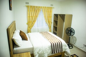 3 slaapkamers, een strijkplank/strijkijzer, wifi