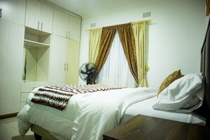 3 slaapkamers, een strijkplank/strijkijzer, wifi