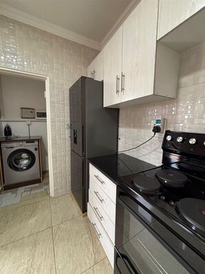 Mikroaaltouuni, uuni, liesi