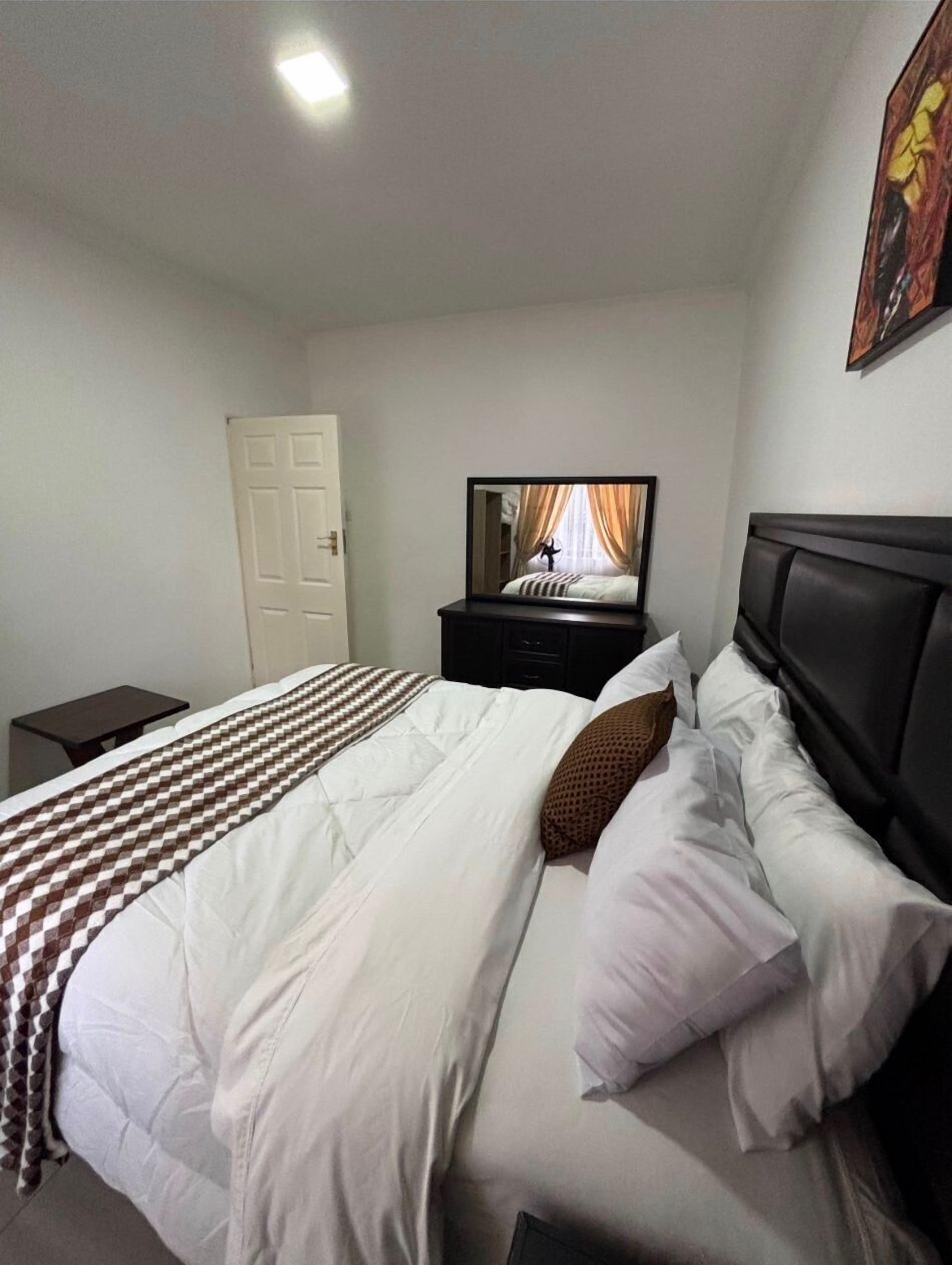 3 slaapkamers, een strijkplank/strijkijzer, wifi, rolstoeltoegang