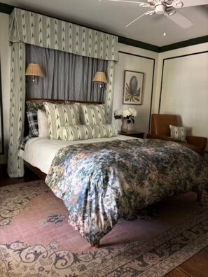 4 bedrooms, WiFi, bed sheets - Charming Home w/ Golf Cart Near Charleston & Beach--Monthly Stays (Mount Pleasant)