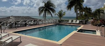 Little Cayman Time - CC 18 - Beachfront 2-bedroom Condo w/ 2 pools and Jacuzzi