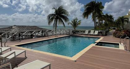 Little Cayman Time - CC 18 - Beachfront 2-bedroom Condo w/ 2 pools and Jacuzzi