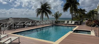 Little Cayman Time - CC 18 - Beachfront 2-bedroom Condo w/ 2 pools and Jacuzzi