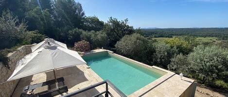 Piscina all'aperto, una piscina riscaldata