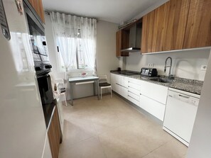 Mikroaaltouuni, uuni, liesi, astianpesukone