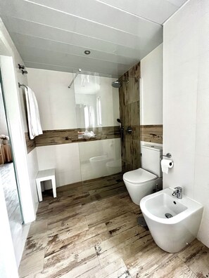 Shower, hair dryer, bidet, towels - Charming Abode (Sevilla Este)