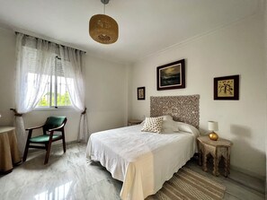 3 chambres, fer et planche Ă repasser, accĂšs Internet, draps fournis