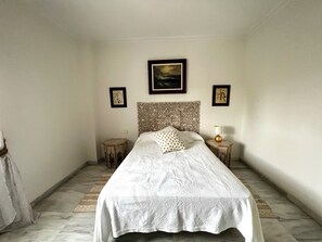 3 bedrooms, iron/ironing board, Internet, bed sheets - Charming Abode (Sevilla Este)