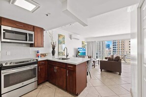 Apartment, Lagoon View (1 Bedroom) | Private kitchen | Fridge, microwave, oven, coffee/tea maker - @ Marbella Lane Scenic Ocean & Lagoonview Studio (Honolulu)
