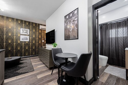 Charming Suite|Walk to Parks & Cafes|Pets Welcome
