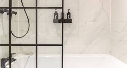Stylish 2 Bed Private Apartment - Liverpool - *Newly Refurbished* FREE PARKING