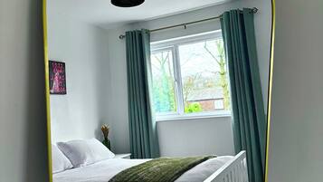 2 bedrooms, iron/ironing board, free WiFi, bed sheets