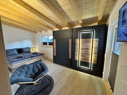 neue 80qm große Ferienwohnung 3 Gipfel Blick im Pitztal