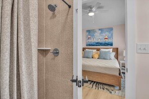 Hair dryer, towels - Private Heated Pool - Gorgeous Cottage - Game Room - 2 min from Beach (Surf City)