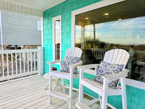 Terrace/patio - Private Heated Pool - Gorgeous Cottage - Game Room - 2 min from Beach (Surf City)