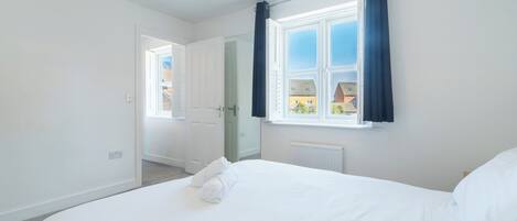 7 bedrooms, iron/ironing board, WiFi, bed sheets
