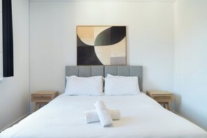 7 chambres, fer et planche à repasser, Wi-Fi, draps fournis