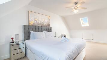 7 bedrooms, iron/ironing board, WiFi, bed sheets