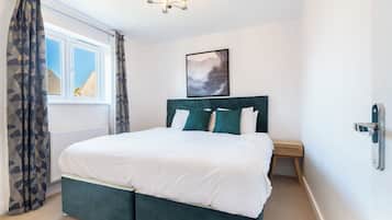 7 bedrooms, iron/ironing board, WiFi, bed sheets