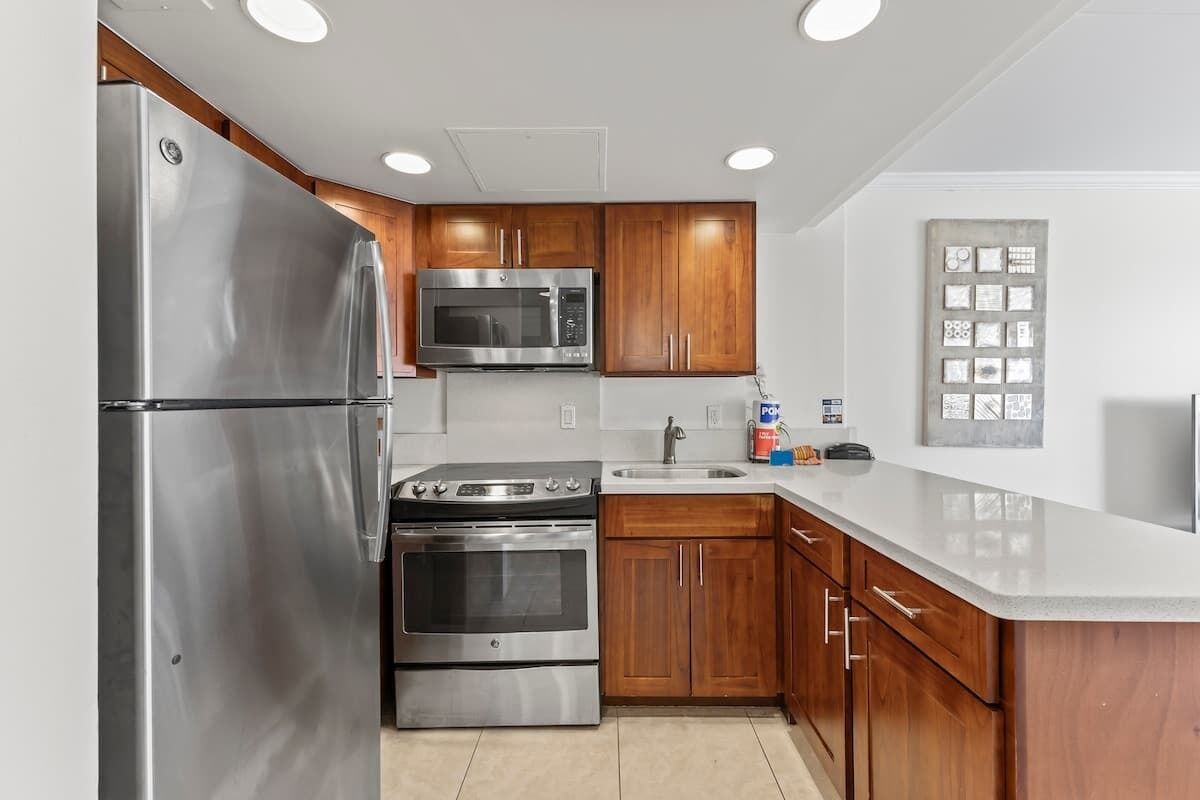 Apartment, 1 Bedroom | Private kitchen | Fridge, microwave, oven, stovetop