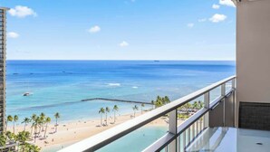 Front of property - @ Marbella Lane Ocean Breeze Lagoon Front Stay (Honolulu)