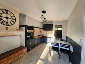 Dining - Typical house with pool and garden, quiet parking - Saintes Les Cuves (Chaniers)