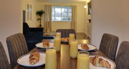 Spacious 5-bedroom house in enchanting Peterborough with fitness room
