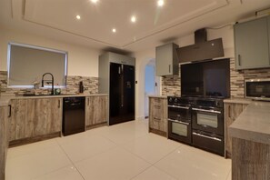 Micro-ondas, fogão, cooktop, lava-louças