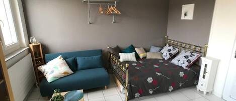 1 chambre, fer et planche à repasser, accès Internet, draps fournis