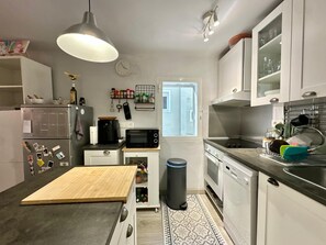 Microwave, oven, stovetop, dishwasher - Apartment near the Palacio de Congresos (Granada Centro)