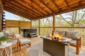 Terrace/patio - Romantic Escape Mountain Cabin-Hot Tub & Fire Pit (Sevierville)