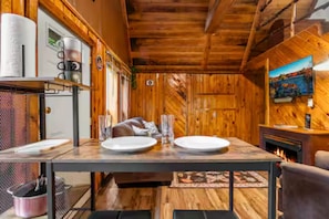 Interior - Mountaintop Cabin - Hot Tub - Natural Bridge 3mile (Stanton)