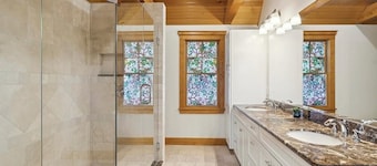 Casita Alta
Luxury house with heated pool in Woodstock, VT