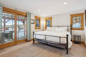 3 bedrooms, desk, iron/ironing board, WiFi