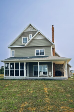 Exterior - 4 br Waterfront Home on 2 acres. Unforgettable Sunsets, Close to Brackley Beach (york)