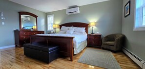 4 bedrooms, iron/ironing board, WiFi, bed sheets - 4 br Waterfront Home on 2 acres. Unforgettable Sunsets, Close to Brackley Beach (york)