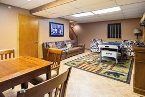 Floor plan - Norris Lake Cabin Dock + Kayaks + Games (Jacksboro)